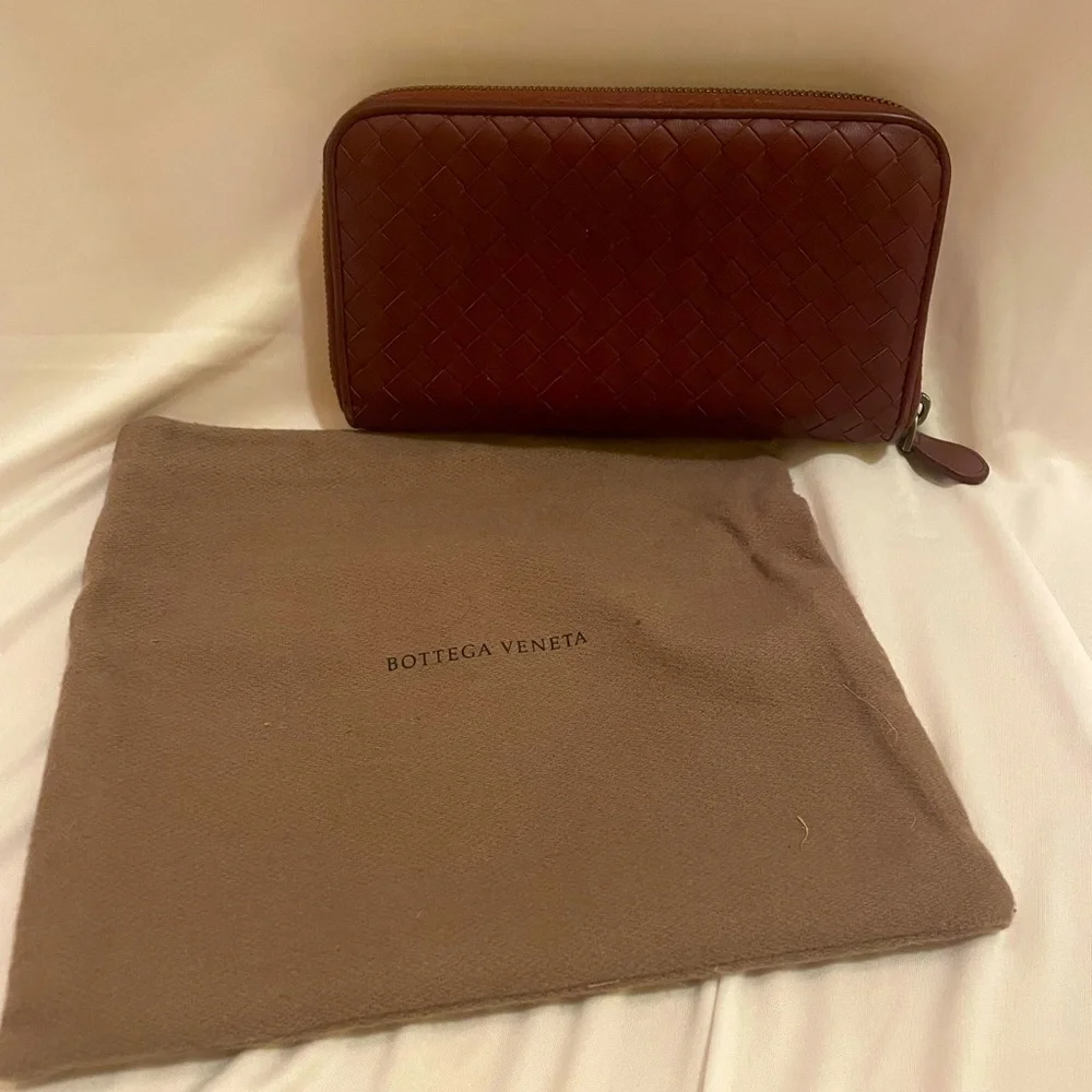 **EUC **Bottega Venata Zip Around Wallet - Picture 1 of 7
